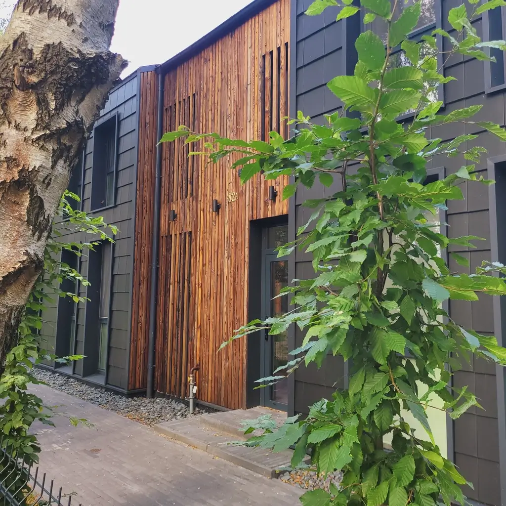 shou-sugi-ban-natural-exterior-wood-siding-palanga-house-1 shou-sugi-ban-natural-exterior-wood-siding-palanga-house-1